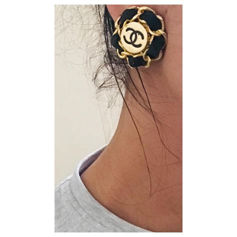 boucle d'oreille chanel noir